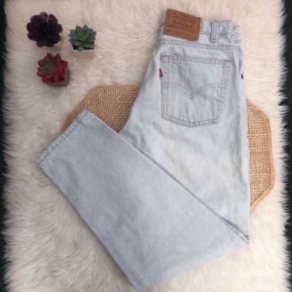 Vintage Levi’s 550 LT Wash Mom Jeans
